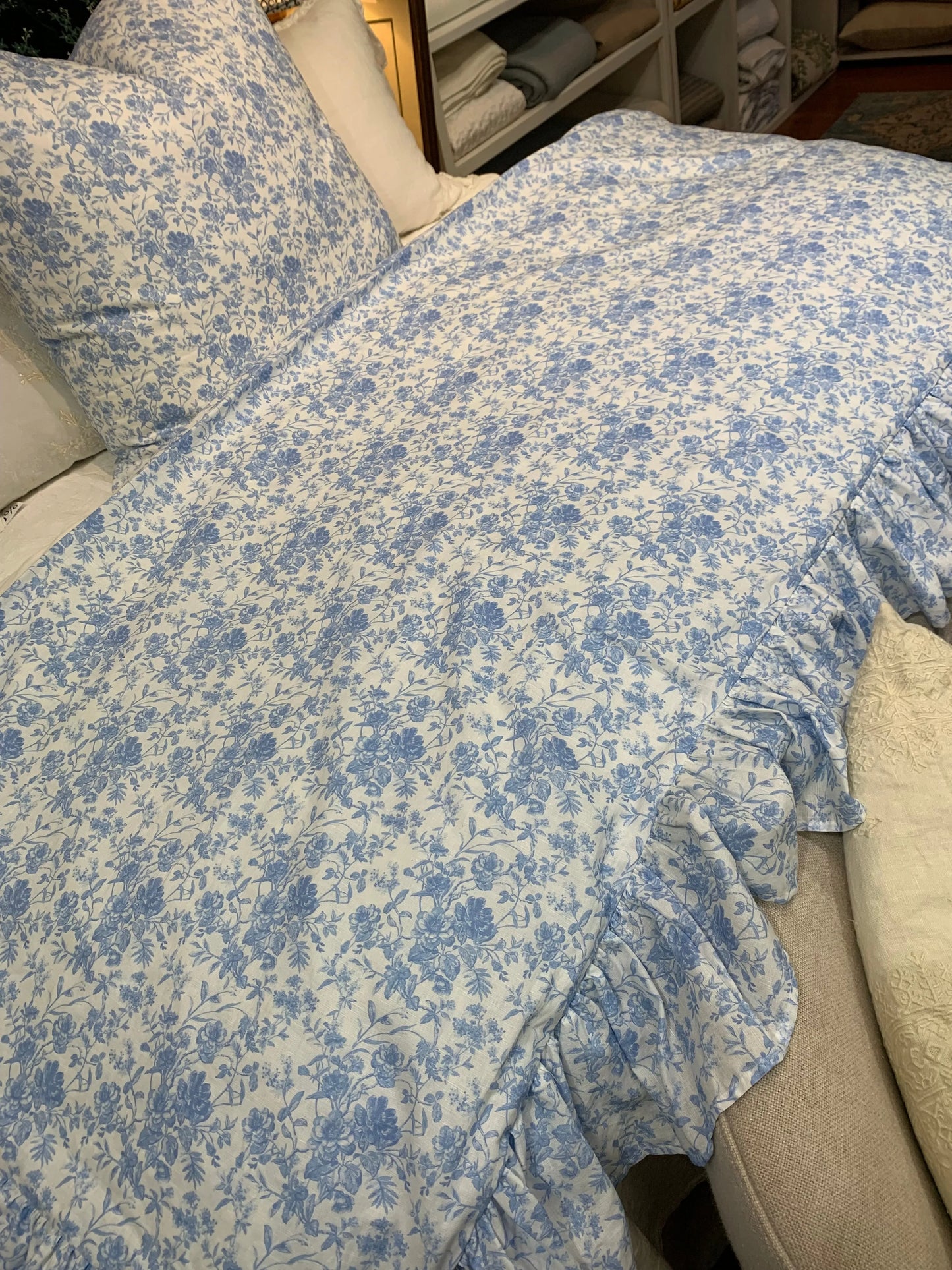 French Toile - Large Ruffle Throw Blanket