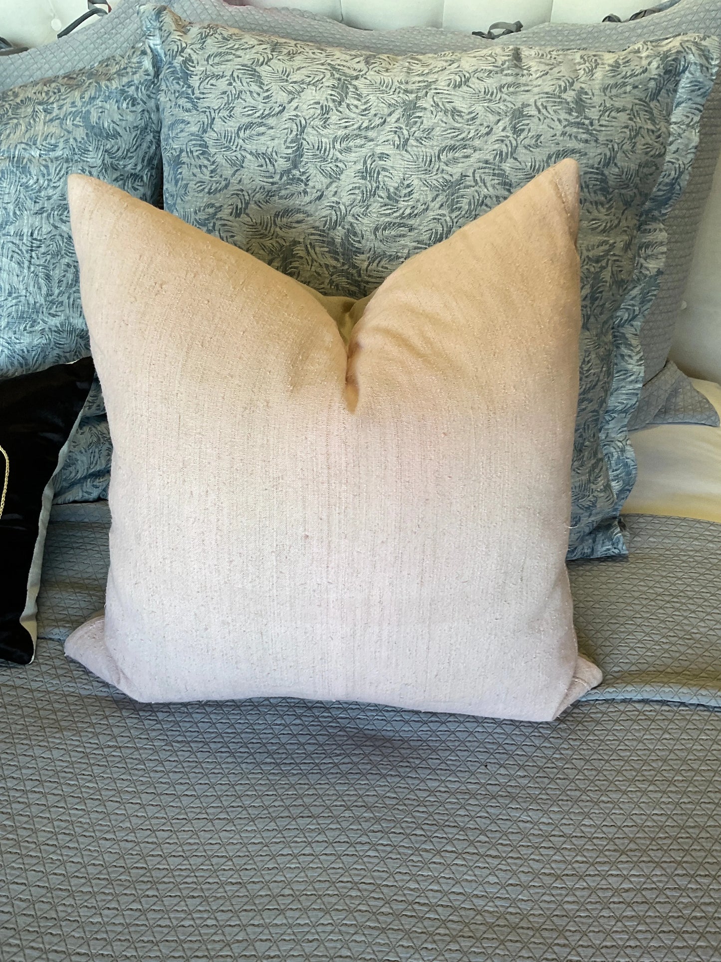 OVERDYED LINEN ANTIQUE PILLOW