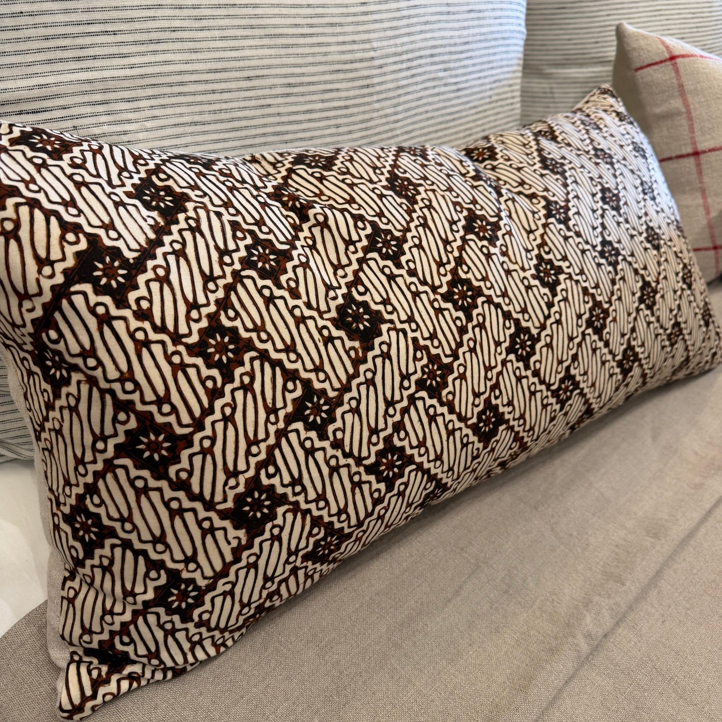 Vintage Indonesian cotton batik BRN/CRM 16x34