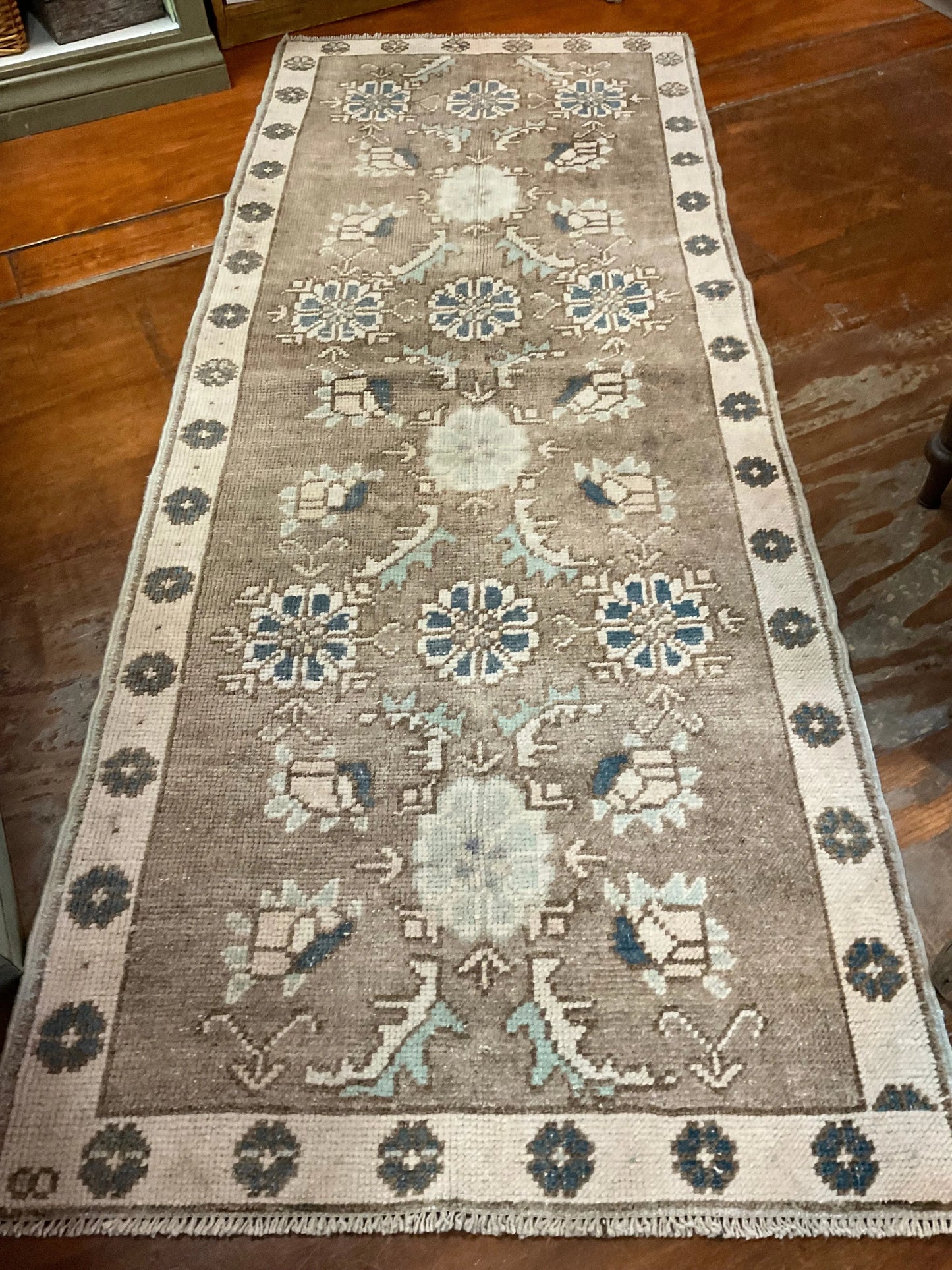 Vintage Rug 2'7"x66" M409