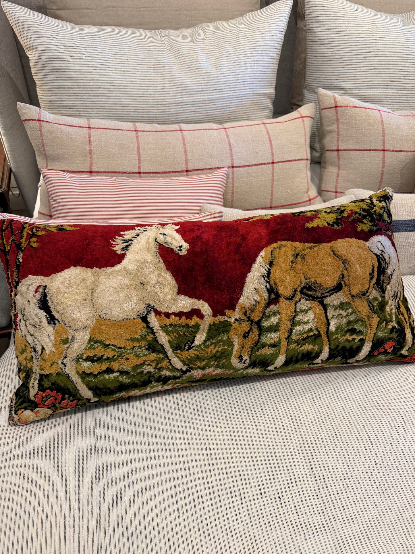 VTG Tapestry pillow Palomino RED