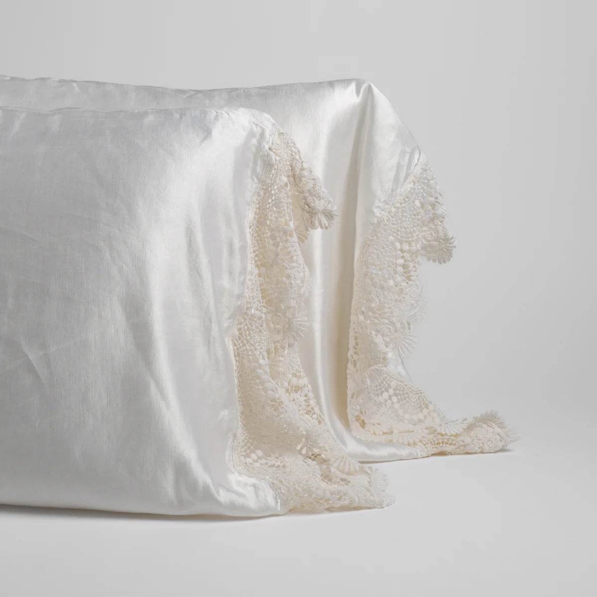 Paloma Pillowcase with Mattine Lace