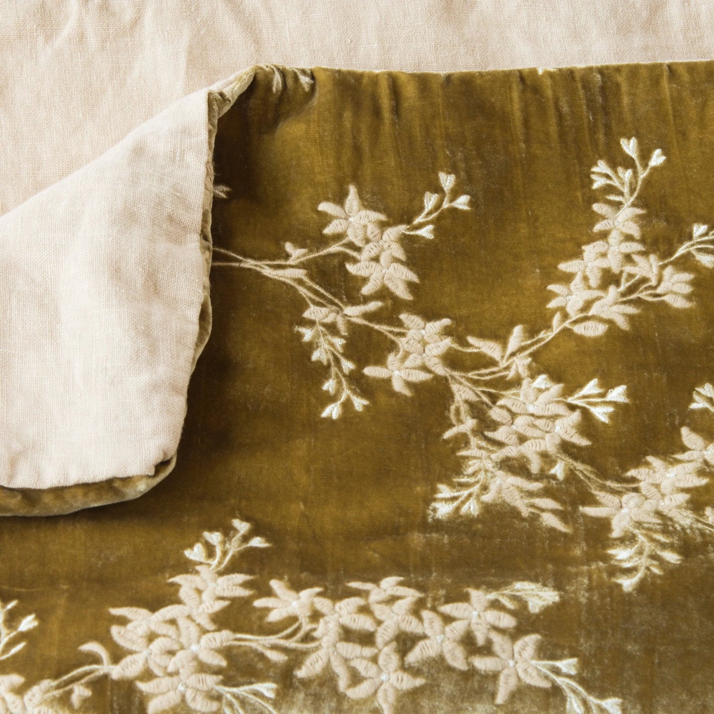 Lynette Throw Blanket Bed End