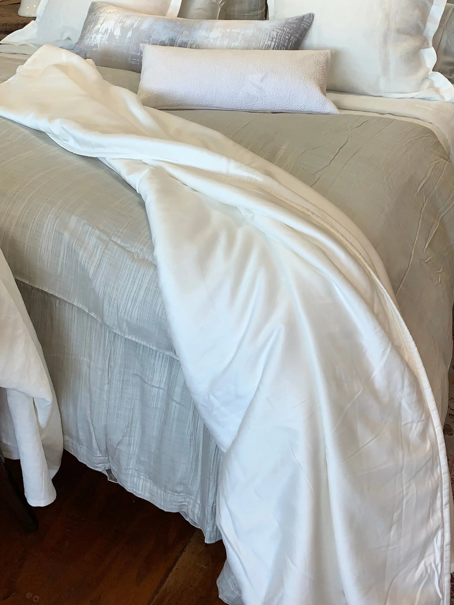 Legna Quilt Throw Blanket