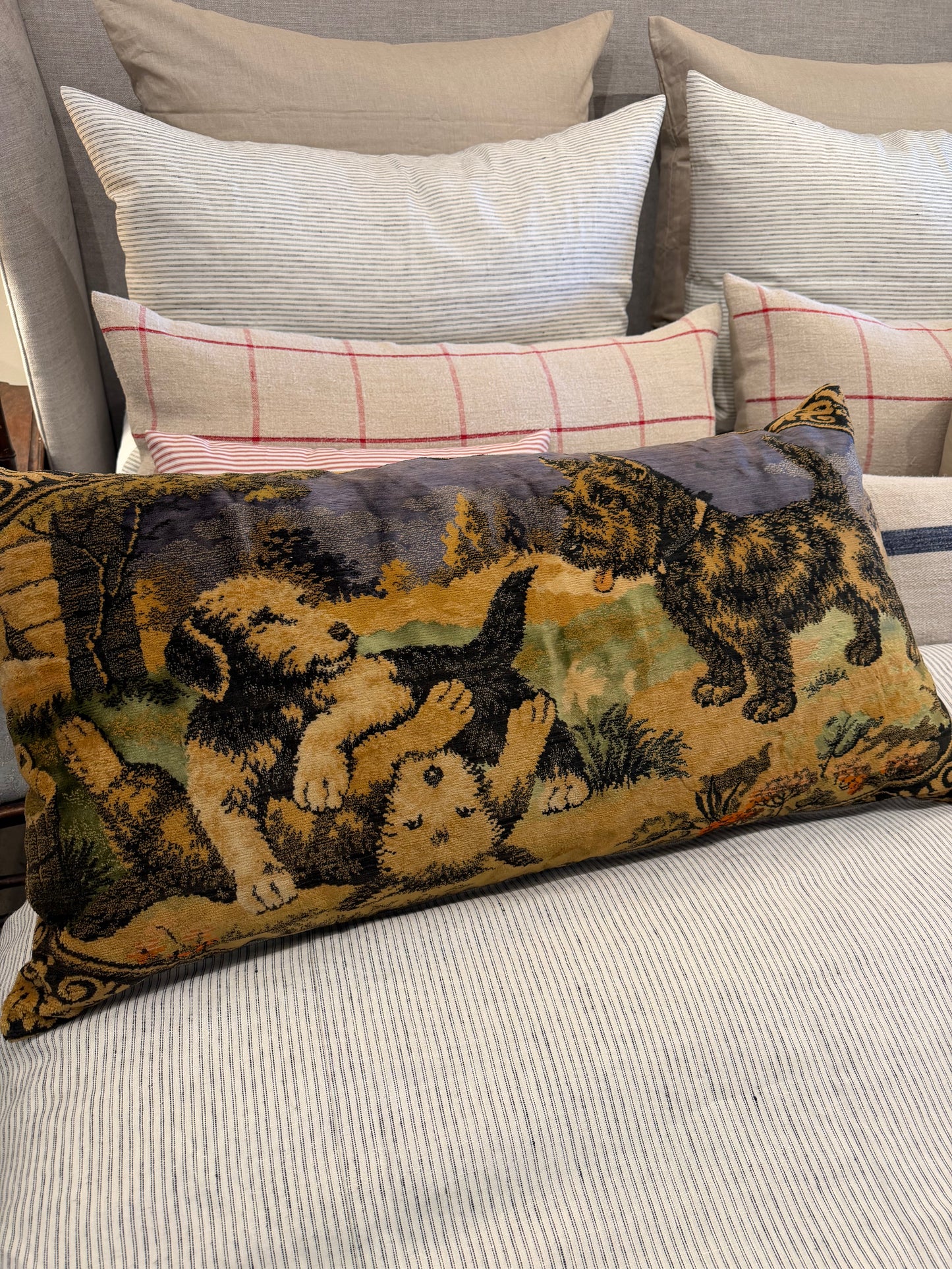 VTG Tapestry pillow Scotty and dogs playing
