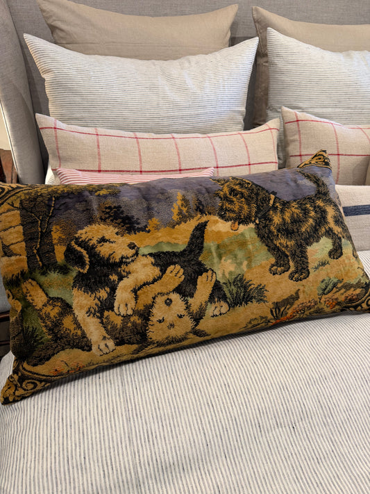 VTG Tapestry pillow Scotty and dogs playing